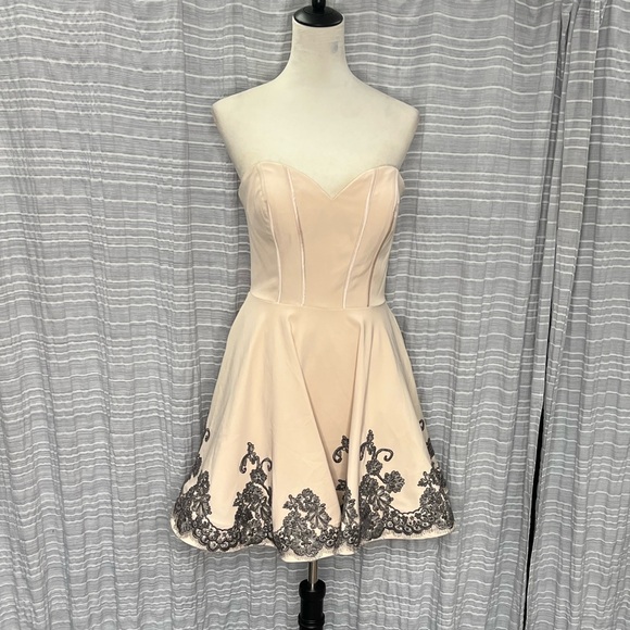 Tiffany Designs Blush/ Gunmetal Mini Dress - Picture 2 of 8